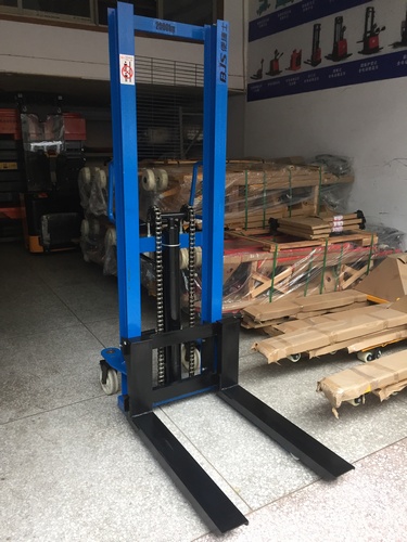 2噸工字鋼手動(dòng)堆高車 2噸工字鋼手動(dòng)堆高車